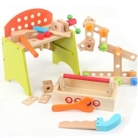 Duży drewniany warsztat