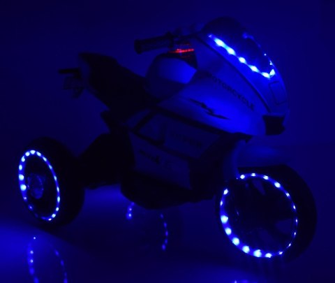 DUŻY MOTOR ŚCIGACZ STRONG 2 EXCLUSIVE, ŚWIECĄCE KOŁA, 3 KOŁOWY/HT5188