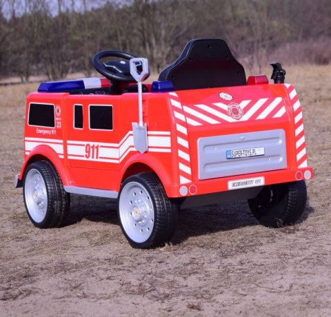 STRAŻ POŻARNA NA AKUMULATOR Z GAŚNICĄ I KOGUTAMI/P17