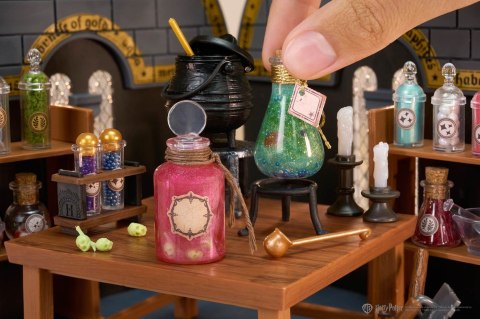 531166-EUC MGAs Miniverse - Make It Mini Harry Potter Potions Class