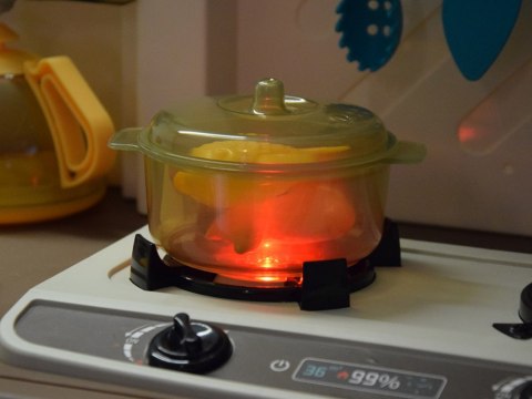 Interaktywna brązowa kuchnia dla dzieci+efekty: światło dźwięk para ZA5765