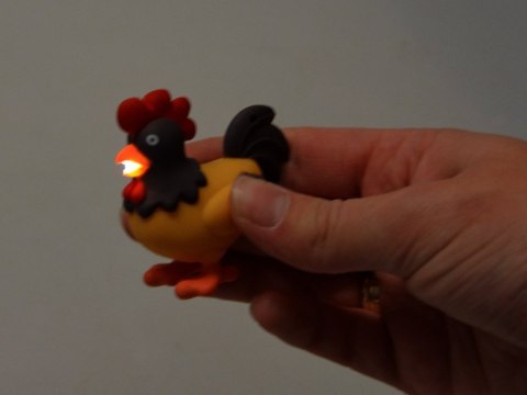 Kolorowy brelok do kluczy KOGUT - Zawieszka z światło + dźwięk ZA3530 Kolorowy brelok do kluczy KOGUT - Zawieszka z światło + dźwięk ZA3530